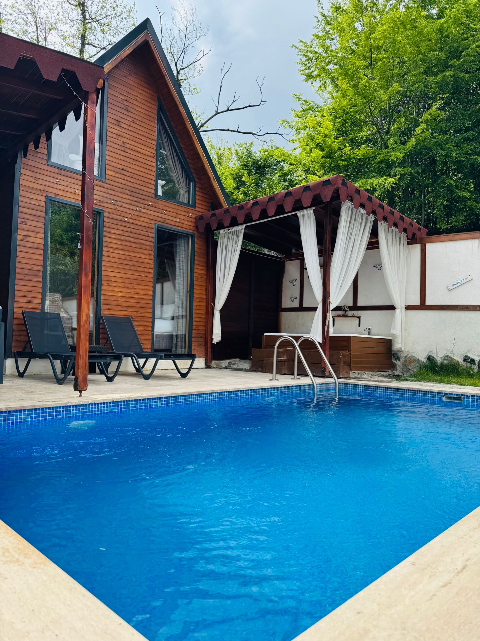 Sapanca Jakuzili 6 Kişilik Lake Bungalov 49