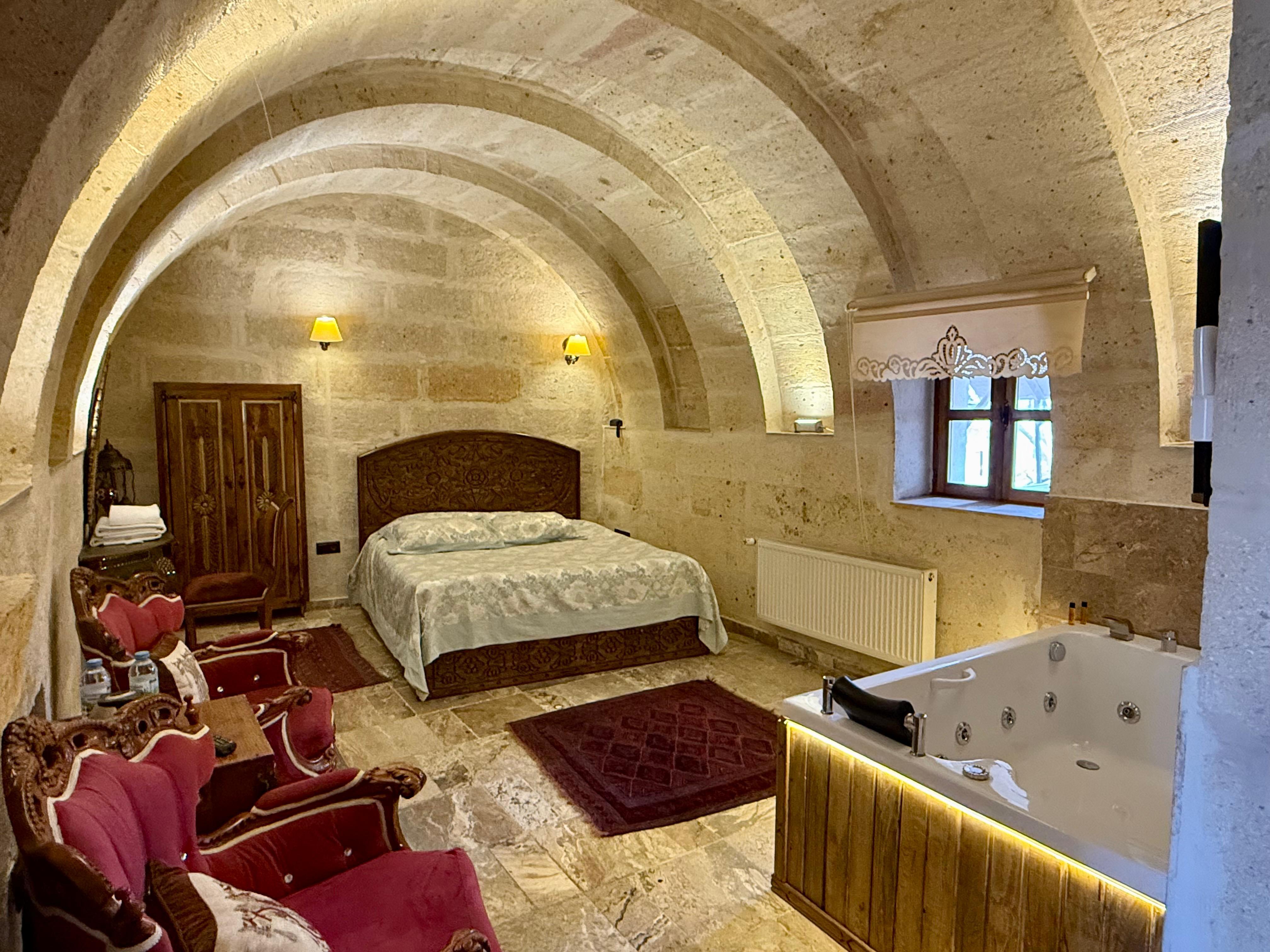 Kapadokya Havuzlu Jakuzili Balayı Odası 103