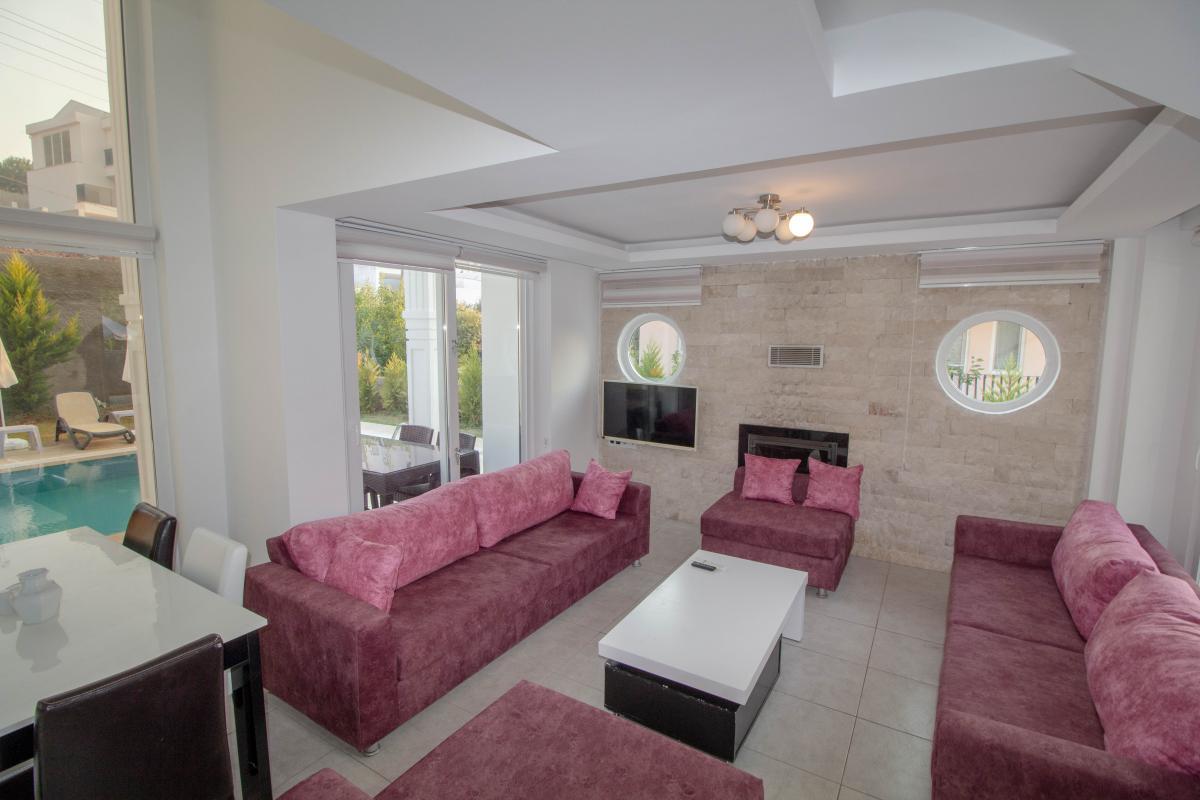 Fethiye Ölüdeniz'de Babadağ’ın eteklerinde Cihan Villa