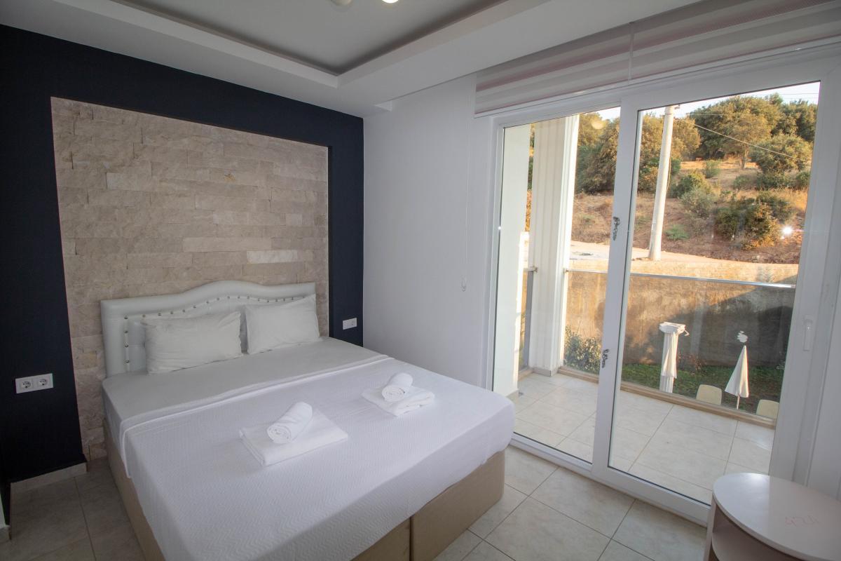 Fethiye Ölüdeniz'de Babadağ’ın eteklerinde Cihan Villa