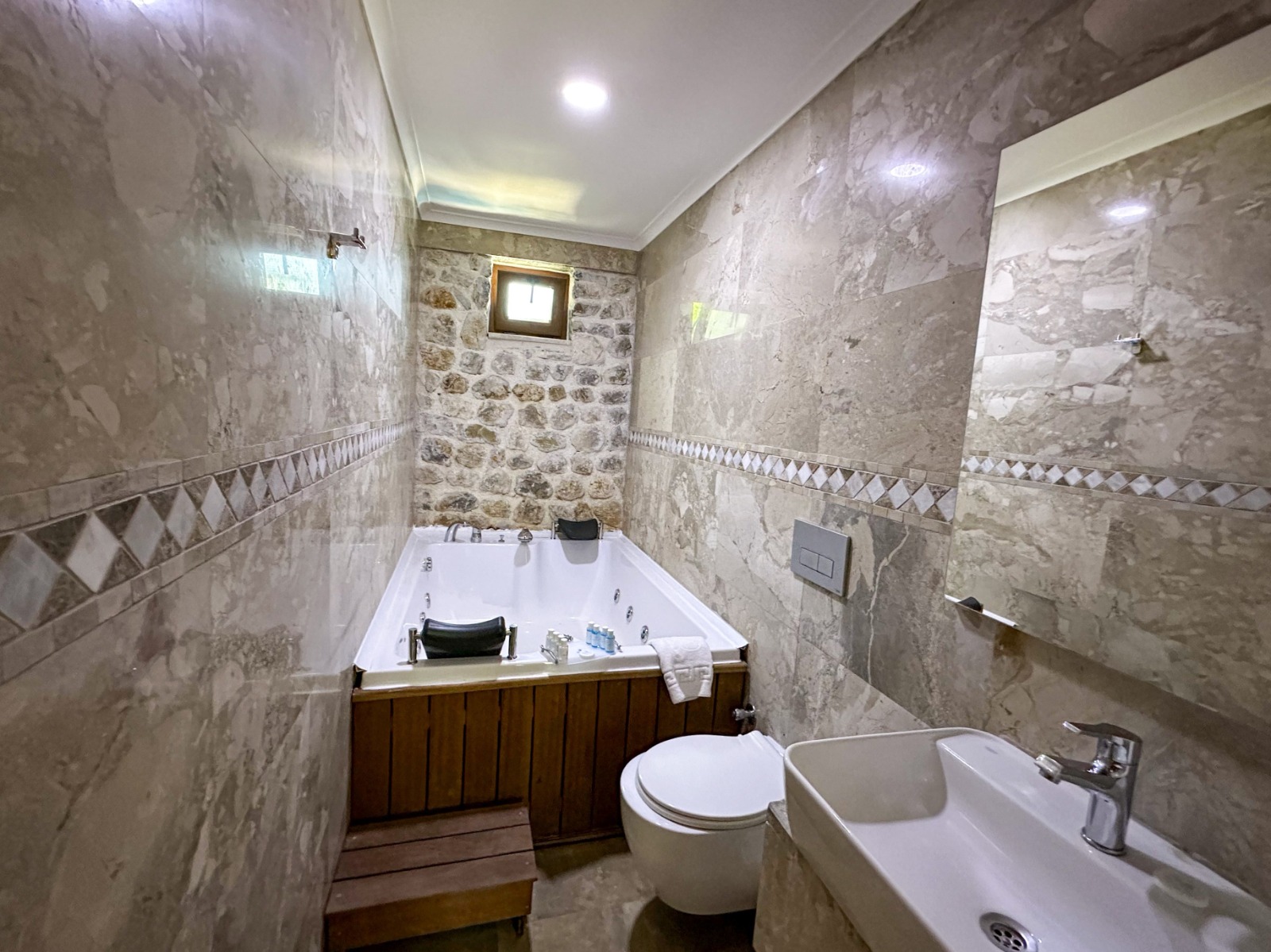 Ovacık Likya Garnet Villa