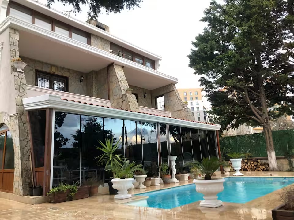 Büyükçekmece Isıtmalı Havuzlu Villa Zeuus