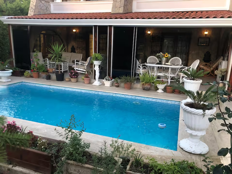 Büyükçekmece Isıtmalı Havuzlu Villa Zeuus