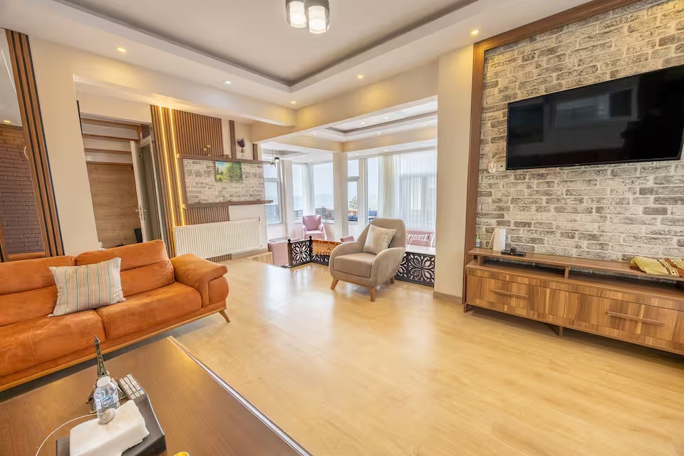 Büyükçekmece 10 Kişilik Teraslı Havuzlu Villa