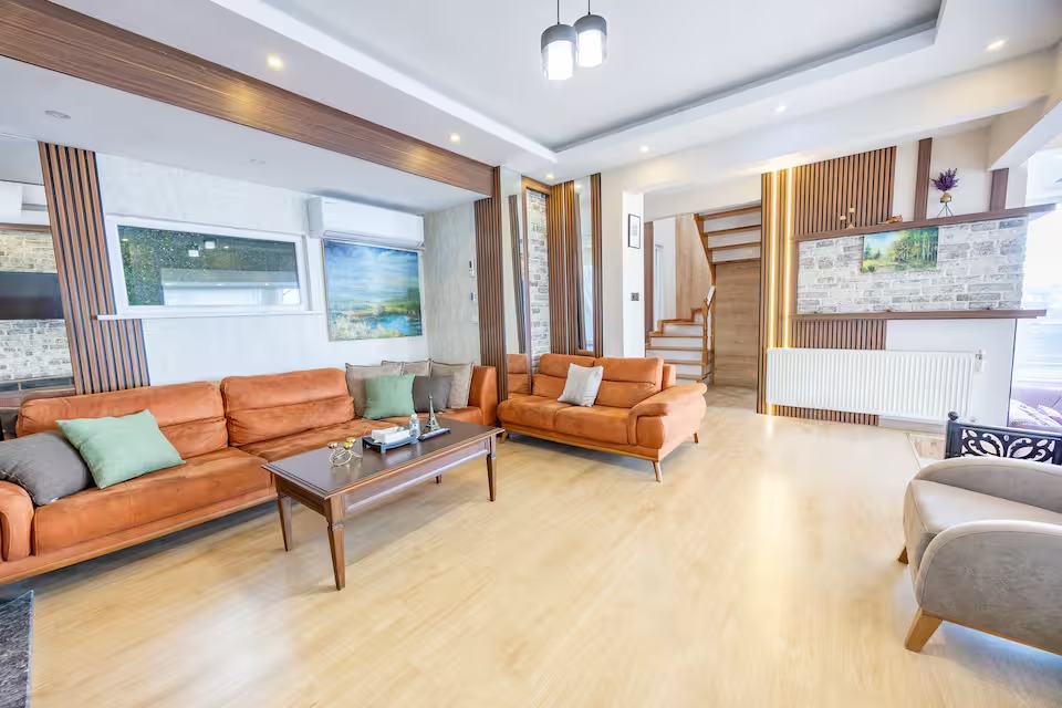 Büyükçekmece 10 Kişilik Teraslı Havuzlu Villa