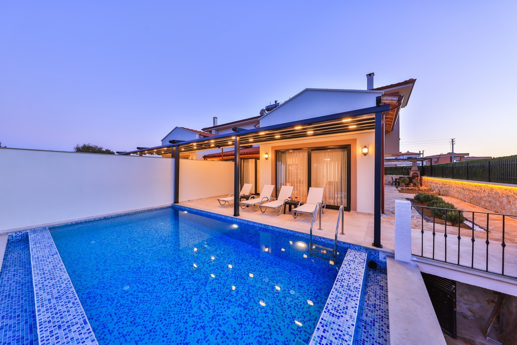 Kaş Villa Safran 4 Kişilik Jakuzili Özel Havuzlu