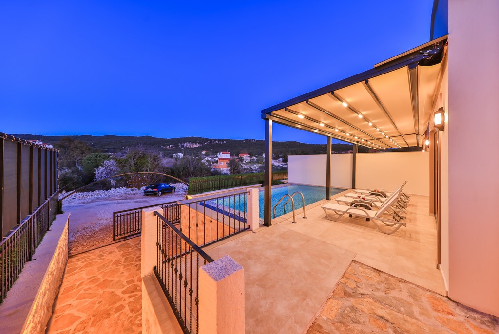 Kaş Villa Safran 4 Kişilik Jakuzili Özel Havuzlu