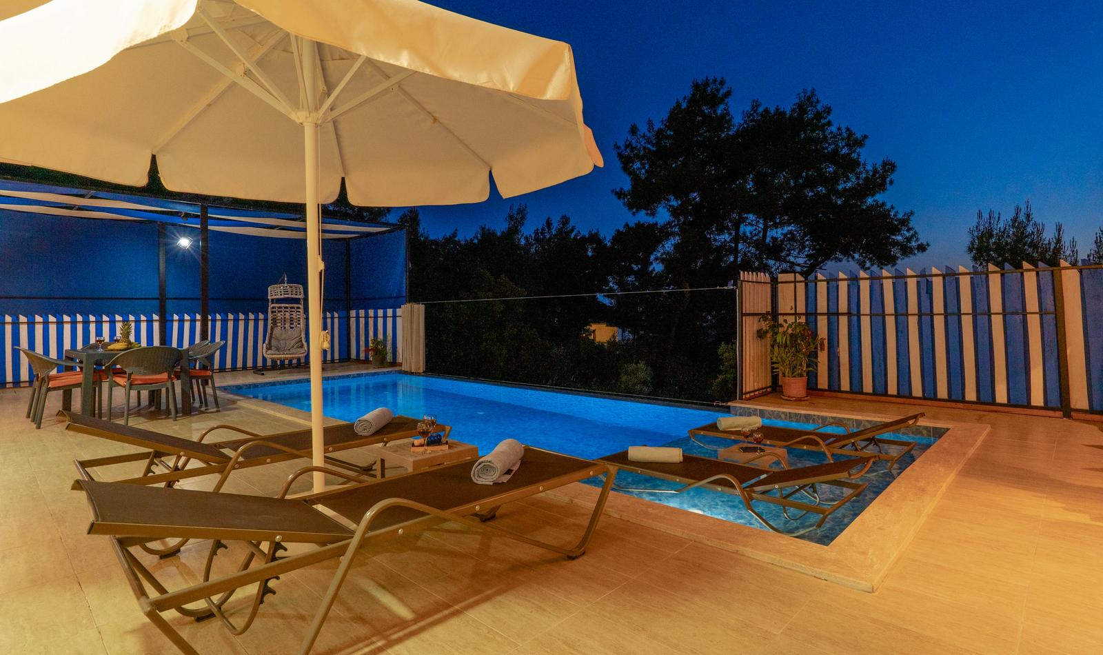 Kalkan Villa Karaardıç Deniz Manzaralı Şark Köşeli